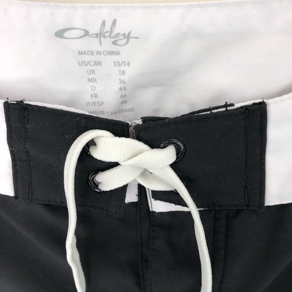 Oakley Boardshorts. 14’ Junior Size. - Picture 2 of 4